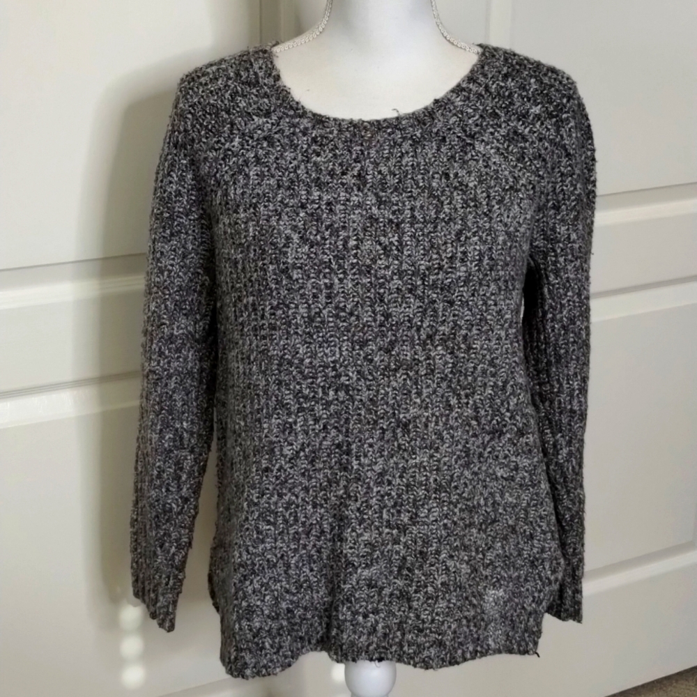 AEO American eagle gray AHH-mazingly soft sweater size medium brown flecks